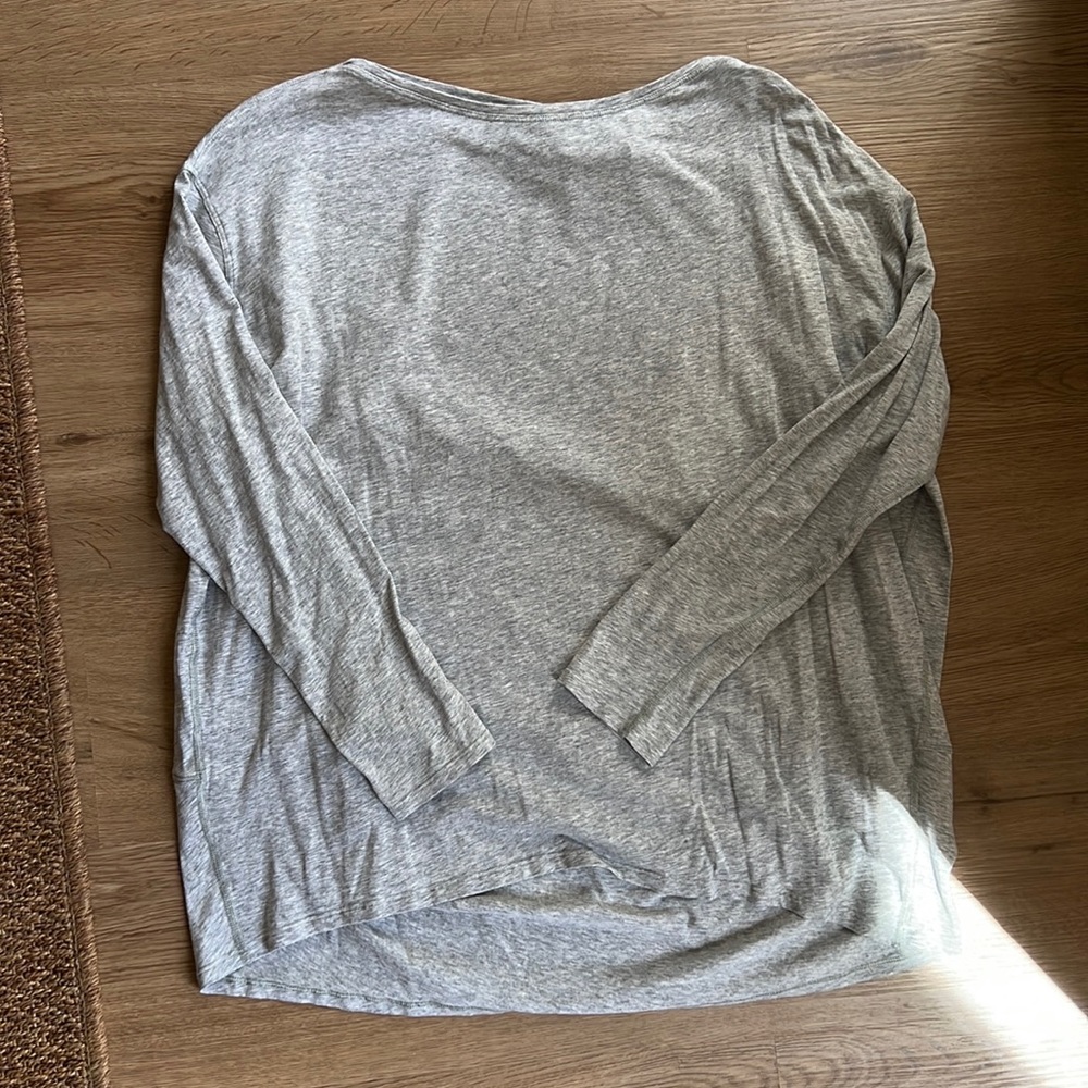 Lululemon back in action long sleeve shirt size 8